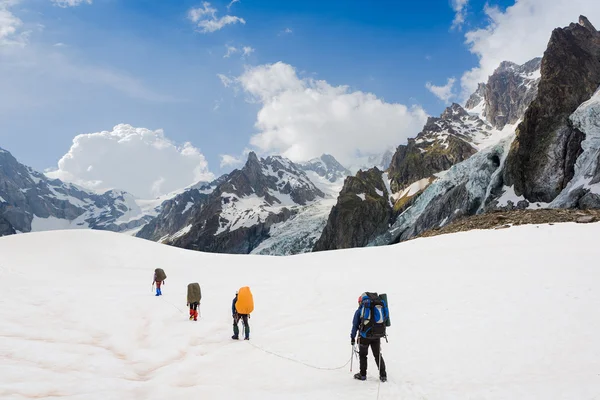 Grupo de alpinistas no inverno — Fotografia de Stock