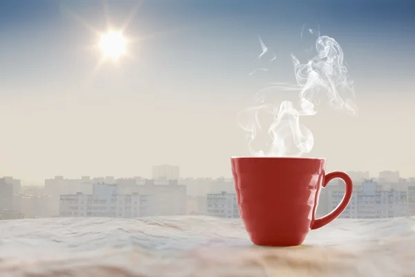 Piros csésze forró kávé — Stock Fotó