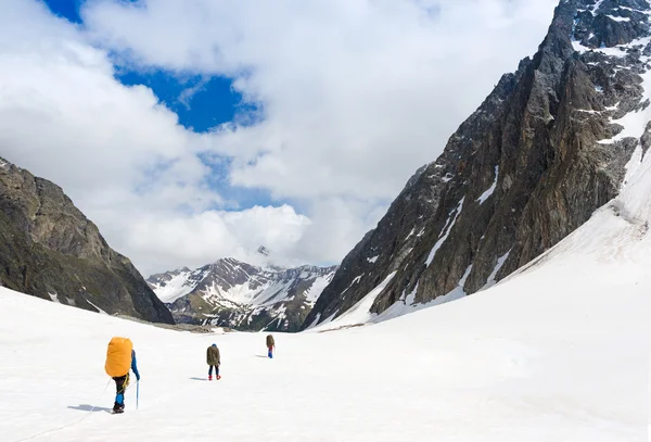 Grupo de alpinistas no inverno — Fotografia de Stock