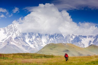 dağlarda trekking fiyatı. 