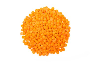 çiğ kırmızı mercimek yığını 