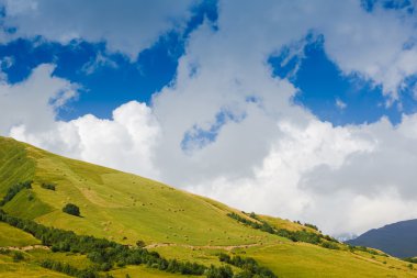 dağa vadide yeşil tepeler. 