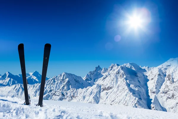 Pair of skis in snow. — Stock Photo, Image