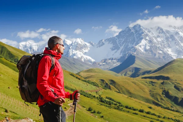 Man Hiking in in the mountains — Stock Photo, Image