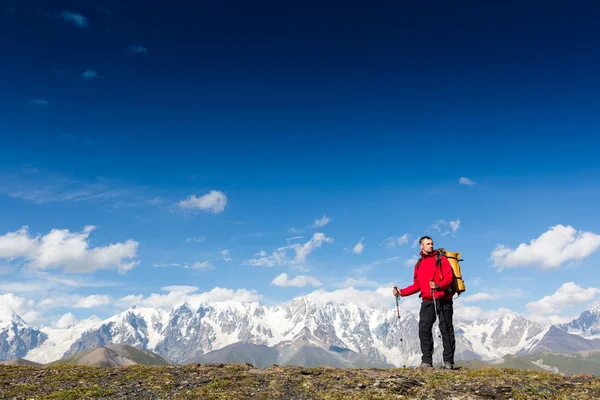 Hiker with backpack walking — Stock Photo, Image