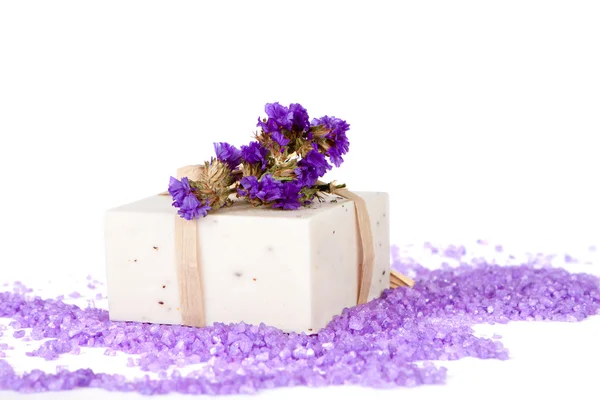 Zeep met violette bloemen — Stockfoto