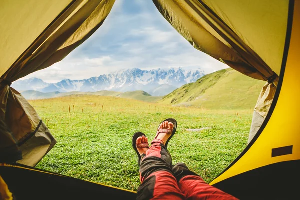 Man lying in tent — Stock Photo, Image