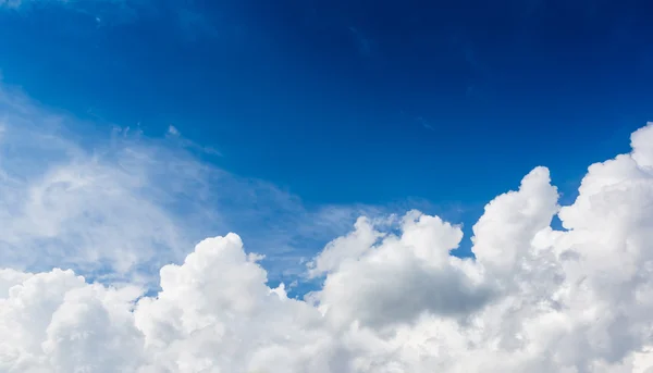 Céu azul fundo — Fotografia de Stock