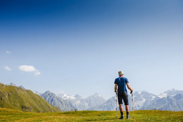 Young Man hiking in the mountains — Stock Photo, Image