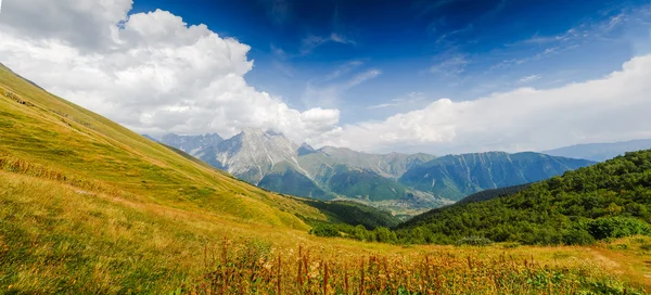 Montañas del Cáucaso, Georgia . — Foto de Stock