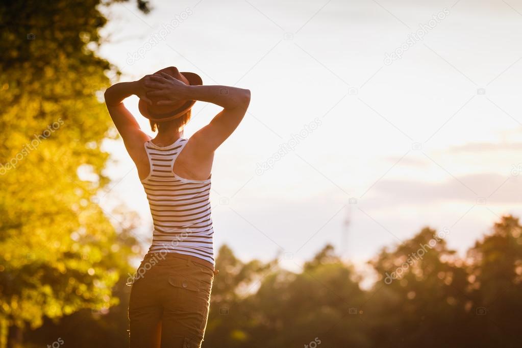 Бег на пляже. Ушла в море. Секрет который изменит вашу жизнь. Здоровый человек. Miracle morning.