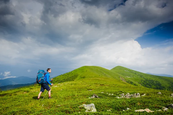 Hiking man walking in the mountains — Stock Photo, Image