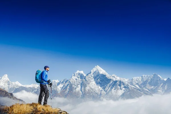 Vandrare Toppen Himalaya Bergen Resor Sport Livsstil Koncept — Stockfoto