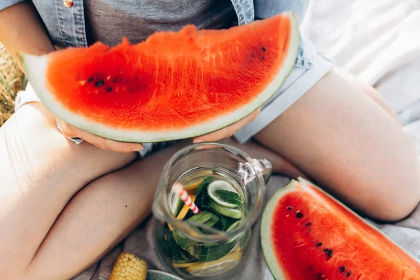 Young Woman Eating Watermelon Summer Picnic Youth Lifestyle Fresh Summer — Stockfoto