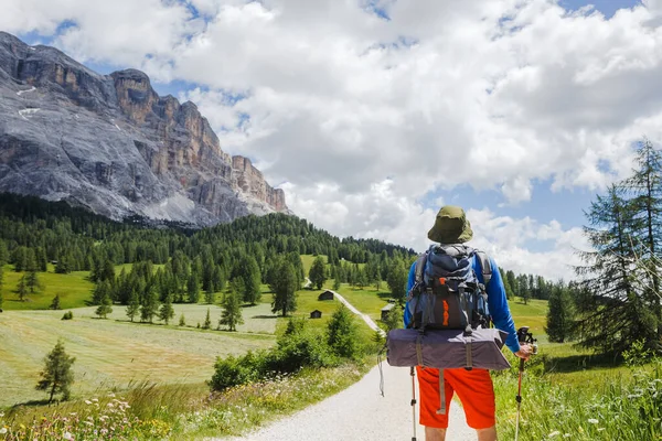 Homme Voyageur Avec Paysage Couper Souffle Dolomites Mounatains Été Italie — Photo