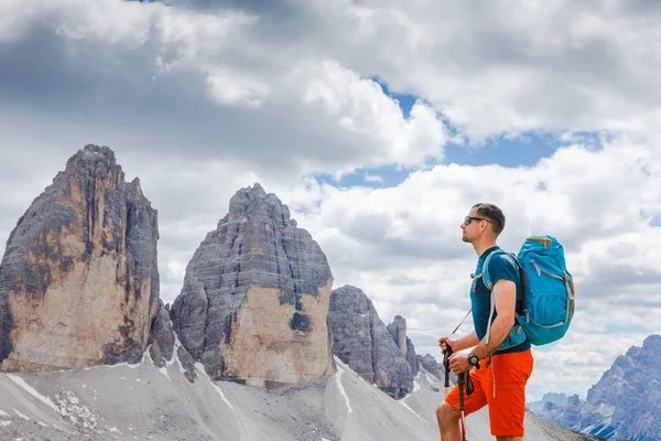 Caminhante Ativo Desfrutando Vista Tre Cime Lavaredo National Park Tirol — Fotografia de Stock