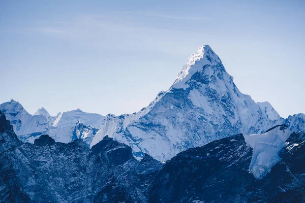 güzel manzarasına güzel gökyüzü ile mount Ama Dablam Everest ana kampı, Khumbu Vadisi, Sagarmatha Milli Parkı, herhangi bir zamanda alan, Nepal giderken