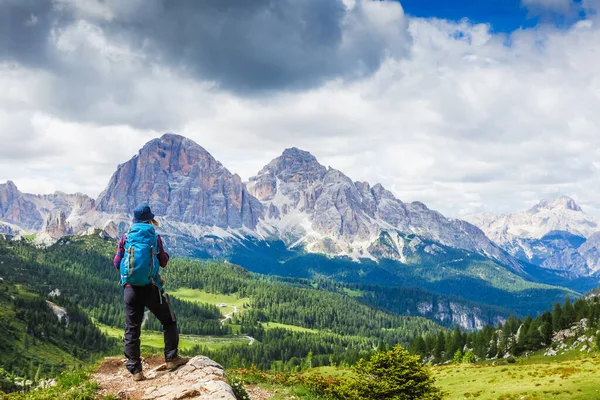 Hiker Young Woman Backpack Rises Mountain Top Discovery Travel Destination — Stock Photo, Image