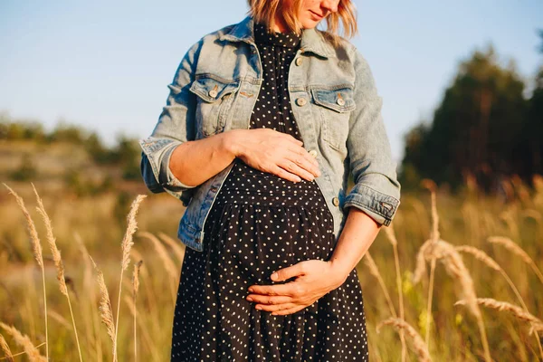 Schwangerschaft Mutterschaft Und Neues Familienkonzept — Stockfoto