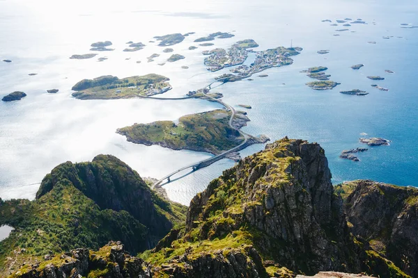 Topo Monte Festvagtinden Com Vistas Sobre Aldeia Henningsvaer Henningsvaer Uma — Fotografia de Stock