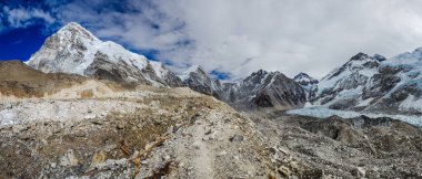 güzel gökyüzü - Mount CIn ve herhangi bir zamanda panoramik yolu Everest ana kampı, Khumbu Vadisi, Milli Parkı: Sagarmatha, Nepal
