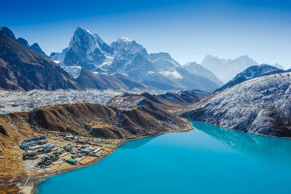 珠穆朗玛峰大本营旅行中令人惊奇的高丽湖 喜马拉雅山一大早 Gokyo Ri视图 — 图库照片