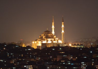 Fatih Sultan Camii Mosqueat gece Istanbul, Türkiye