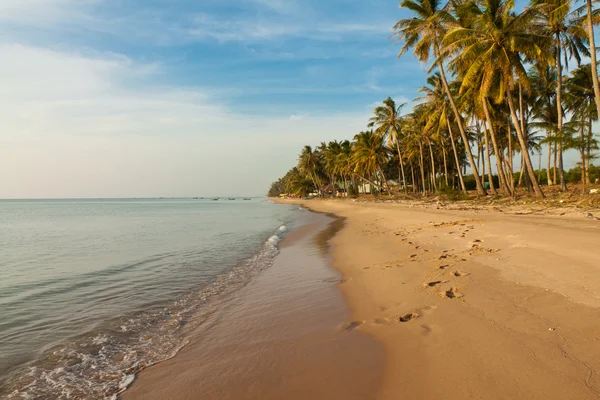 Arena Playa larga en la isla de Phu Quoc —  Fotos de Stock