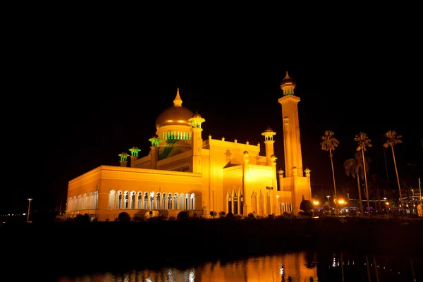 Exposição longa Sultão Omar Ali Saifuddin Mesquita em Bandar Seri Begawan, Brunei . — Fotografia de Stock