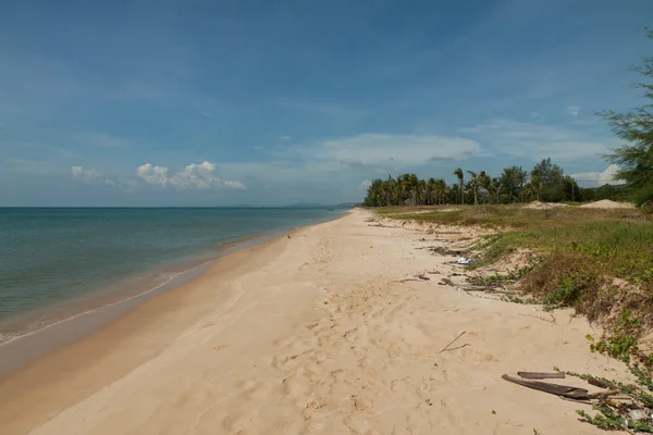 Красивий тропічний пляж на фу Куок острів у В'єтнамі — стокове фото