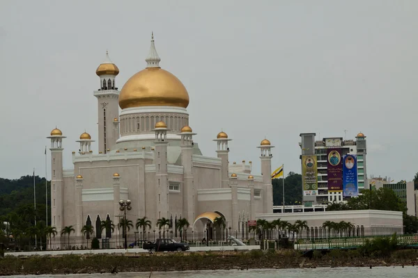 Mesquita do sultão Omar Ali Saifuddin em Bandar Seri Begawan - Brunei — Fotografia de Stock