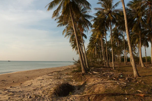 Beautiful tropical beach at Phu Quoc island in Vietnam — Stock Photo, Image