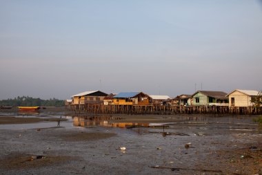Bintan, Endonezya köyde tumturaklı evleri