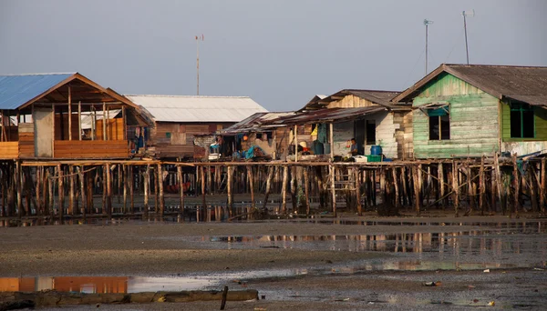 民丹岛，印尼在村子里的棚屋 — 图库照片