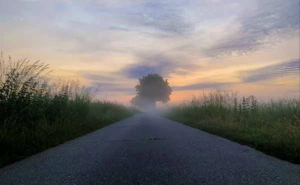 Suave y dramático amanecer colorido —  Fotos de Stock