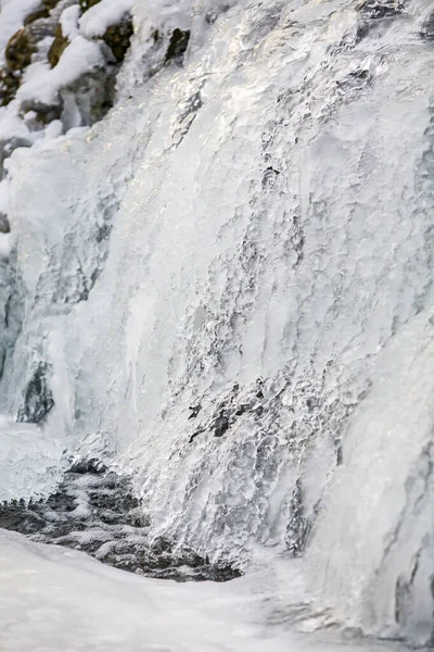 얼어붙은 폭포가 있는 겨울 풍경 — 스톡 사진