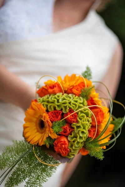 Wedding bouquet in brides hands — Stock Photo, Image