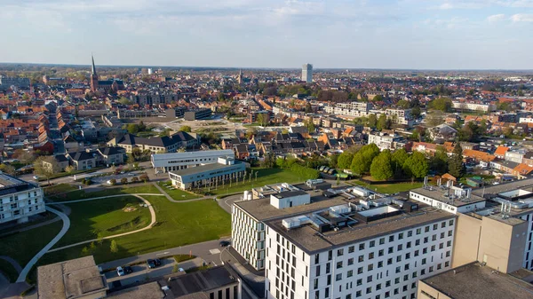 Turnhout, Belçika, 27 Nisan 2021, Belçika 'daki AZ Sint Elizabeth hastanesinin kuş bakışı görüntüsü insansız hava aracı ile çekildi. — Stok fotoğraf