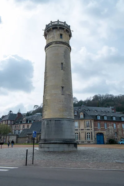 Honfleur, Calvados, Francia, 24 marzo 2019: lo storico faro Falaises des Fonds a Honfleur in Normandia — Foto Stock