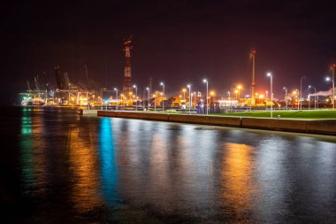 Su yolu yakınında ağır sanayi emisyonlara neden oluyor