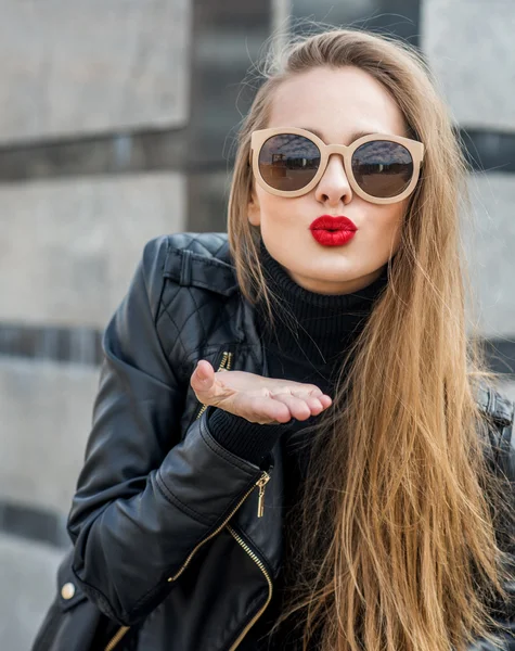 Retrato de moda de mulher bonita elegante — Fotografia de Stock