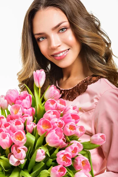 Mujer con flores de primavera ramo —  Fotos de Stock