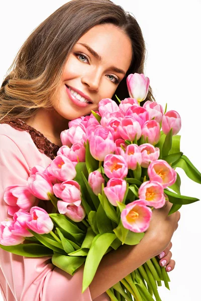 Femme avec bouquet de fleurs printemps — Photo