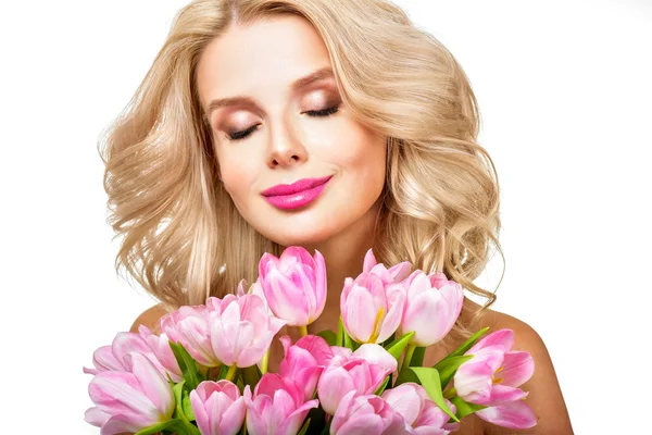 Mujer con flores de primavera ramo — Foto de Stock