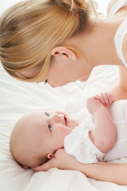 mutlu aile anne ve bebek