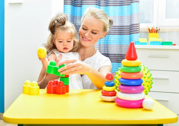 Mother and baby playing with toys — Stockfoto