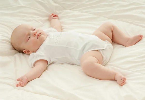 Hermosa niña durmiendo — Foto de Stock