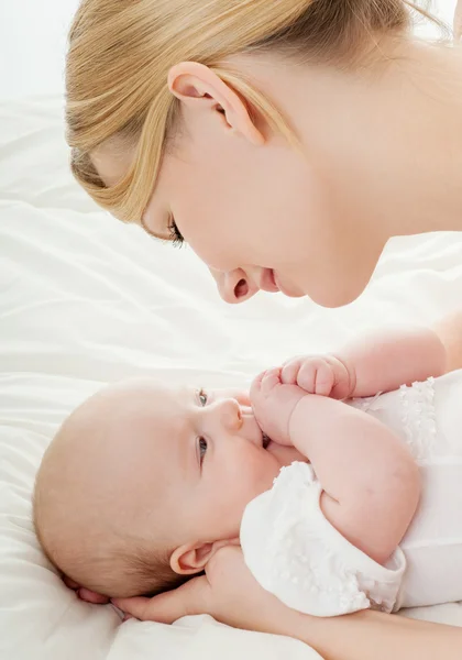 Mutlu aile anne ve bebek — Stok fotoğraf