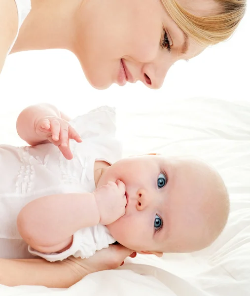 Família feliz mãe e bebê — Fotografia de Stock