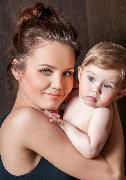 Família feliz mãe e bebê — Fotografia de Stock